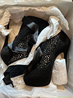 Charlotte Olympia Minerva Booties 39